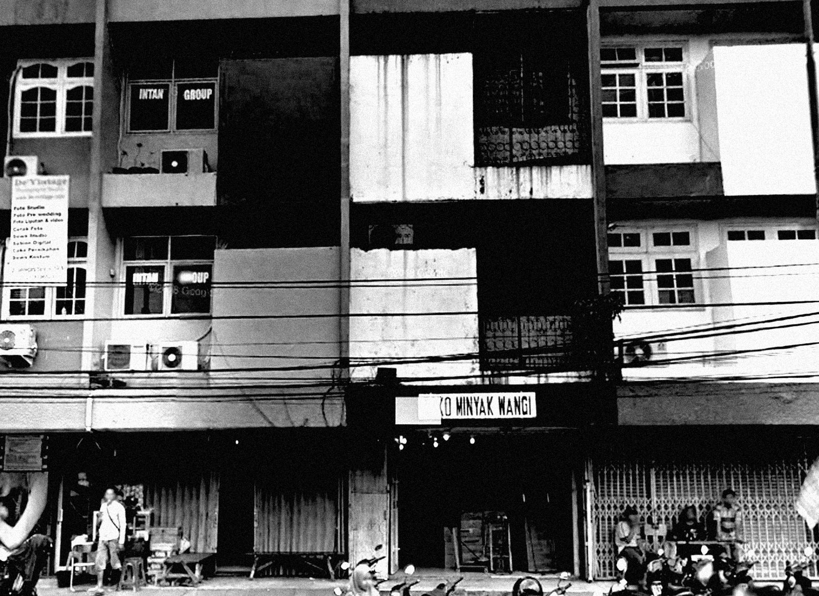 Tampak depan Toko Minyak Wangi Central Aroma di Jl. Kp. Melayu Besar